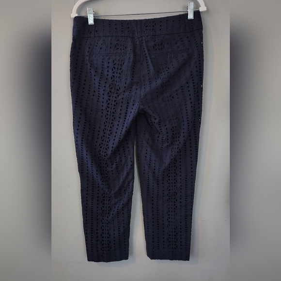 LOFT Eyelet Cropped Pants. Navy Blue. Size 4 - Picture 4 of 5